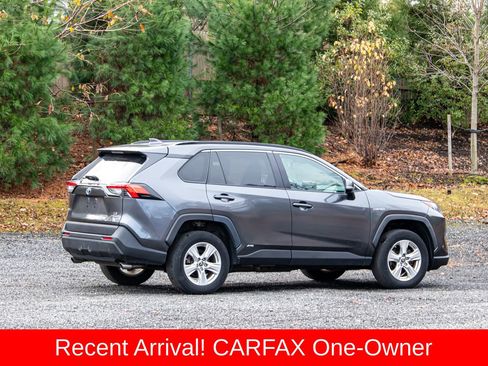 Used 2021 Toyota RAV4 LE image 9