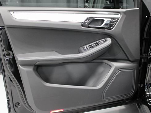 New 2026 Porsche Macan image 24