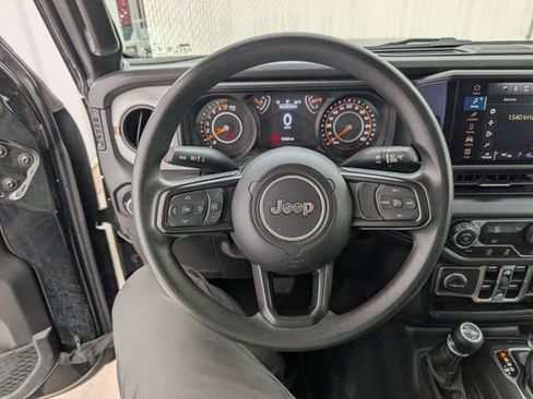 Used 2024 Jeep Gladiator Sport AWD/4WD image 9