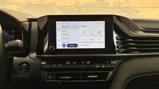 Used 2025 Toyota Camry SE FWD image 33