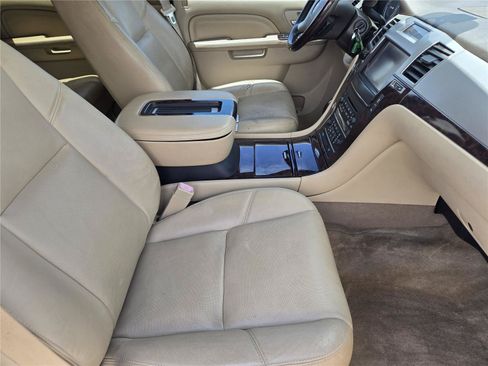 Used 2013 Cadillac Escalade EXT Premium AWD/4WD image 13
