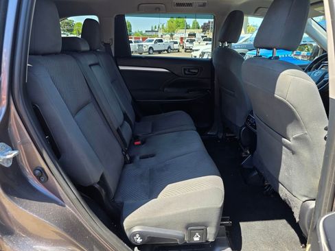 Used 2019 Toyota Highlander LE image 23