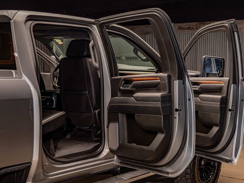 Used 2025 GMC Sierra 3500 Denali w/ Denali Reserve Package image 34