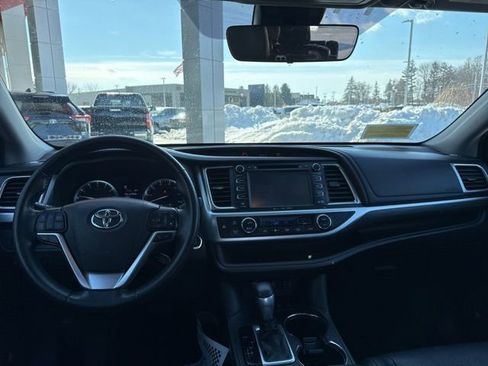 Used 2019 Toyota Highlander Limited image 26
