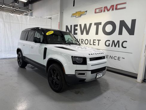 Used 2023 Land Rover Defender 110 SE AWD/4WD image 2
