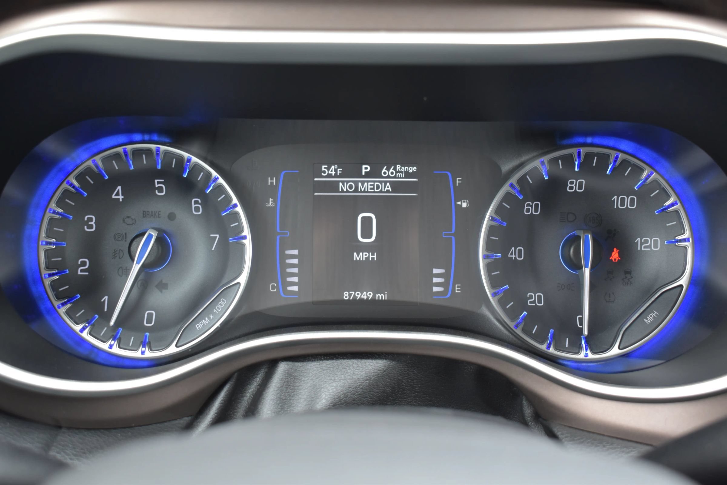 Used 2018 Chrysler Pacifica Touring-L FWD image 57