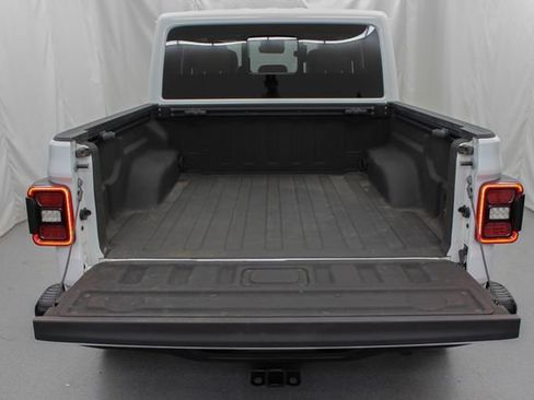 Used 2021 Jeep Gladiator Rubicon AWD/4WD image 12