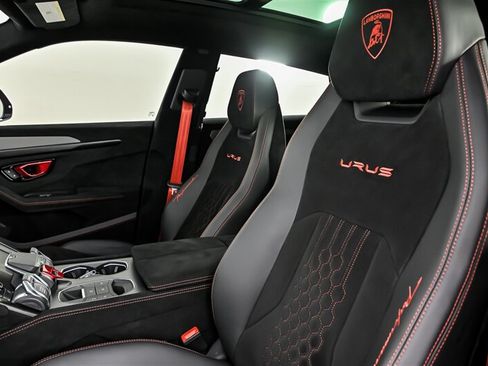 Used 2023 Lamborghini Urus Performante AWD/4WD image 18
