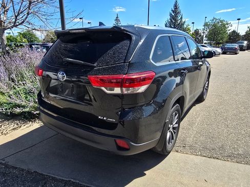 Used 2019 Toyota Highlander XLE AWD/4WD image 4