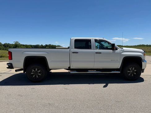 Used 2016 GMC Sierra 2500 4x4 Crew Cab w/ Sierra Convenience Package image 4