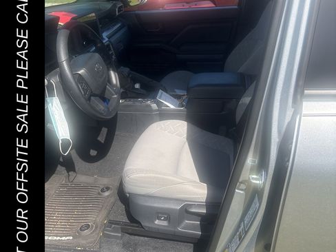 Used 2025 Toyota Tacoma SR5 image 9