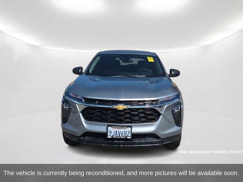 Used 2024 Chevrolet Trax LS FWD image 2