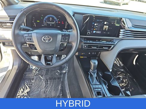 Used 2025 Toyota Camry SE FWD image 15