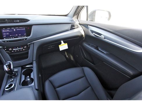 New 2026 Cadillac XT5 Luxury image 10