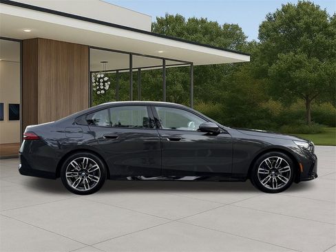 Used 2025 BMW 530i w/ M Sport Package image 6