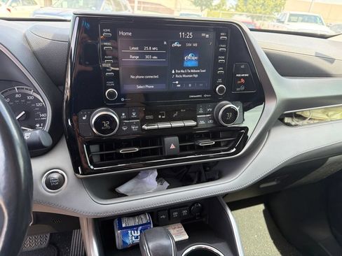 Used 2021 Toyota Highlander XLE FWD image 7