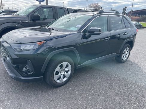 Used 2021 Toyota RAV4 LE image 2