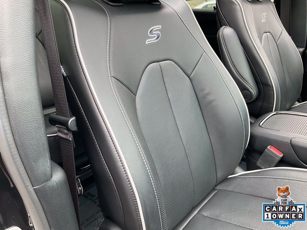 Used 2023 Chrysler Pacifica Limited w/ Uconnect Theater Family Group FWD image 71