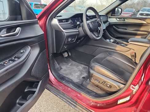 Used 2023 Jeep Grand Cherokee Altitude image 9