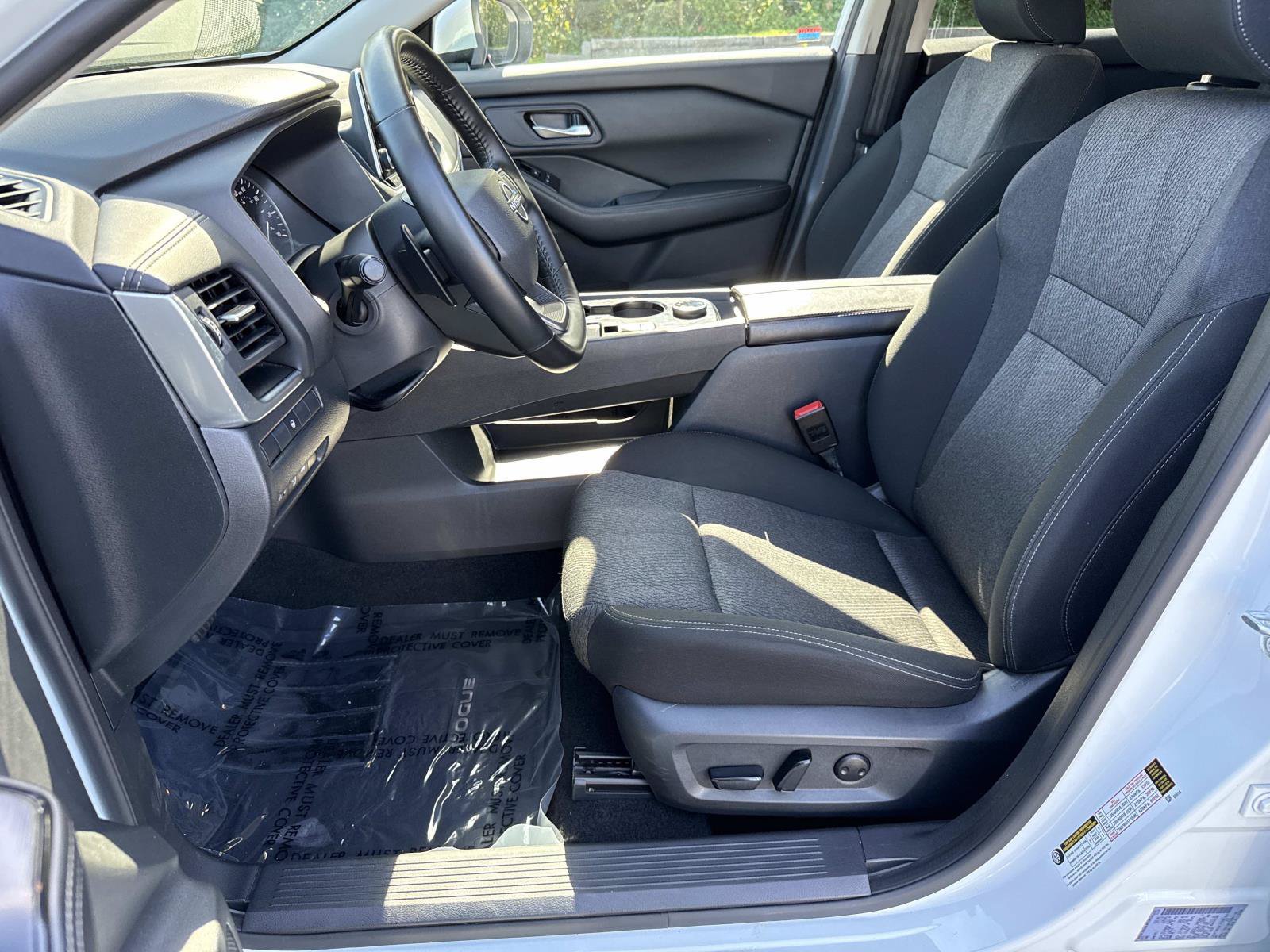 Used 2025 Nissan Rogue SV AWD/4WD image 29