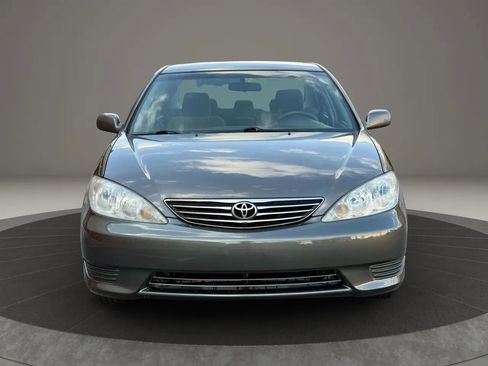 Used 2005 Toyota Camry LE image 2