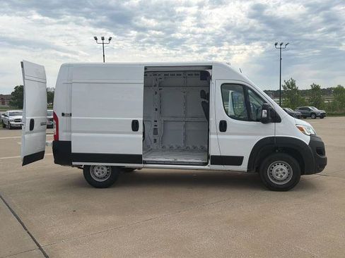 Used 2025 RAM ProMaster 2500 w/ Convenience Group FWD image 5