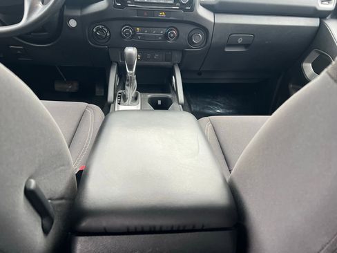 Used 2022 Nissan Frontier SV w/ Technology Package image 19