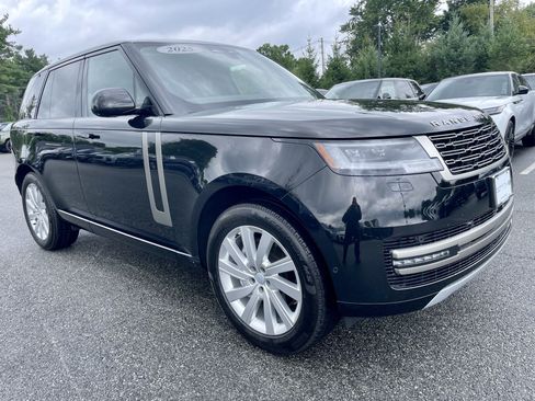 Used 2025 Land Rover Range Rover SE AWD/4WD image 3