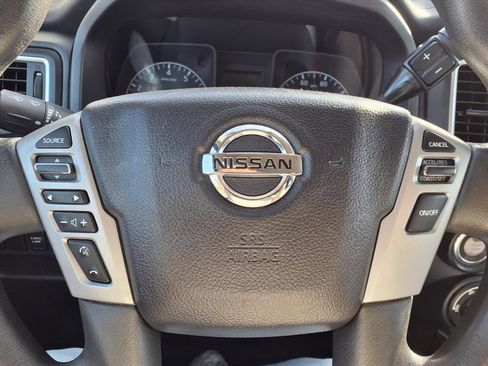 Used 2017 Nissan Titan S image 11