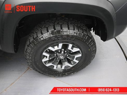 Used 2020 Toyota Tacoma TRD Off-Road AWD/4WD image 43