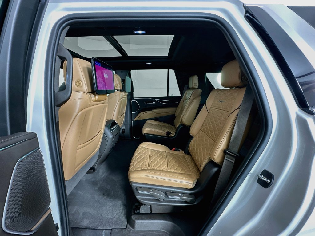 Used 2023 Cadillac Escalade Premium Luxury RWD image 25