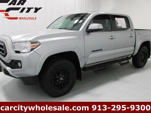 Used 2021 Toyota Tacoma SR5 w/ Technology Package AWD/4WD image 1