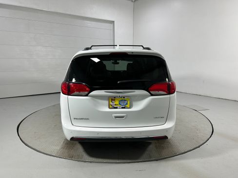 Used 2019 Chrysler Pacifica Limited FWD image 39