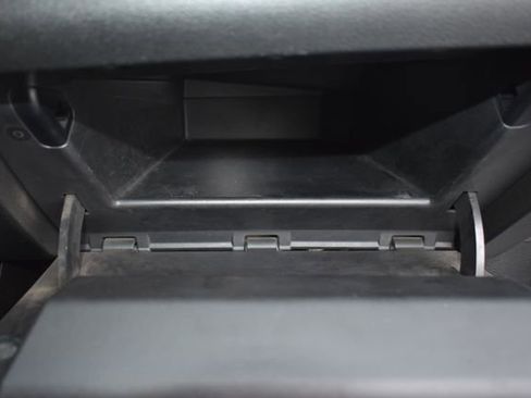 Used 2019 Jeep Cherokee Latitude Plus AWD/4WD image 41