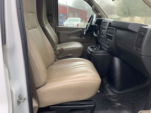 Used 2021 Chevrolet Express 3500 w/ Driver Convenience Package RWD image 24