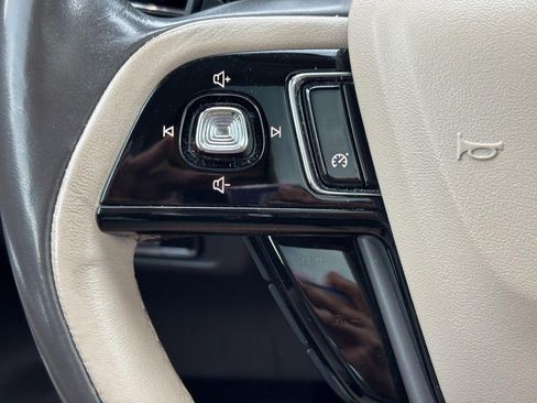 Used 2022 Lincoln Corsair FWD w/ Premium Package image 18