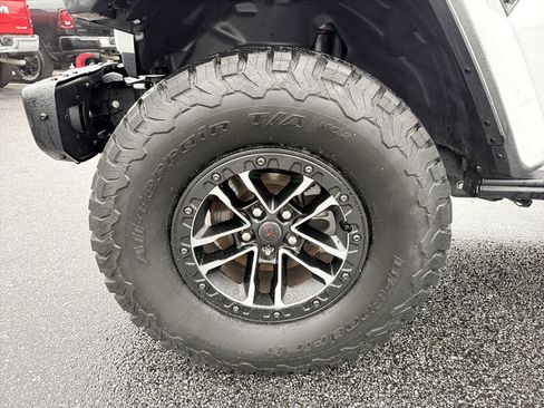 Used 2025 Jeep Wrangler Unlimited Rubicon AWD/4WD image 10