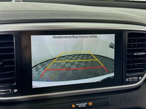 Used 2022 Kia Sportage LX image 13