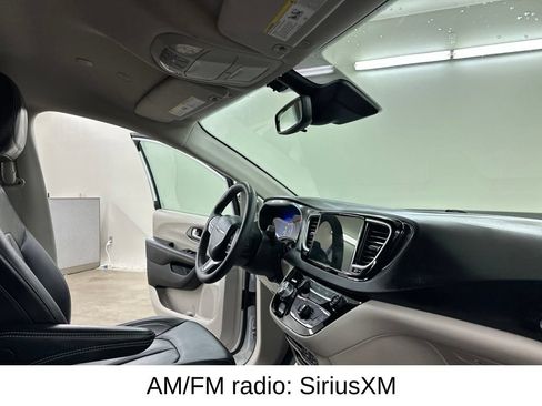 Used 2024 Chrysler Pacifica Touring-L FWD image 20
