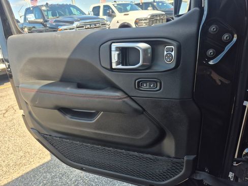 Used 2025 Jeep Gladiator Rubicon w/ Safety Group AWD/4WD image 15