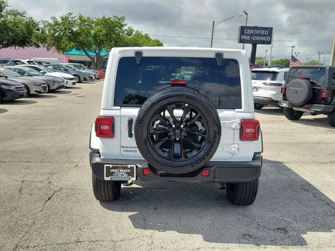 Used 2025 Jeep Wrangler Unlimited Sahara AWD/4WD image 5