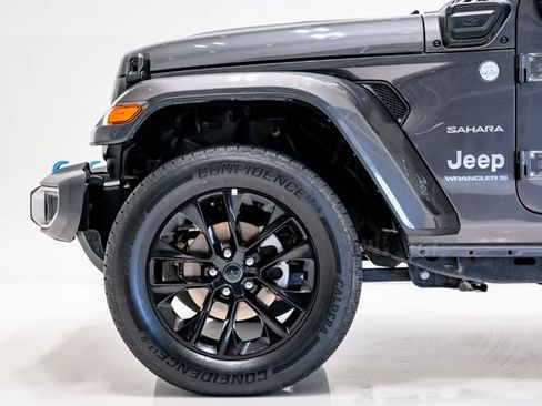 Used 2024 Jeep Wrangler Unlimited Sahara AWD/4WD image 28