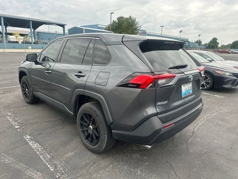 Used 2022 Toyota RAV4 LE FWD image 4