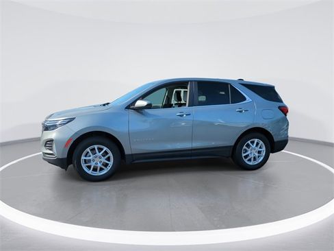 Used 2023 Chevrolet Equinox LT w/ Driver Convenience Package image 4
