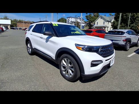 Used 2023 Ford Explorer XLT w/ Equipment Group 202A AWD/4WD image 31