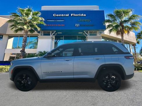 New 2025 Jeep Grand Cherokee Limited w/ Black Appearance Package RWD image 8