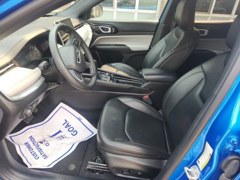 Used 2024 Jeep Compass Limited image 11