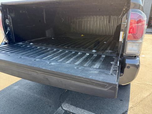 Used 2020 Toyota Tacoma TRD Sport w/ Technology Package RWD image 21