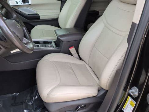 Used 2020 Ford Explorer Platinum w/ Premium Technology Package AWD/4WD image 16