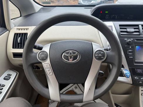 Used 2012 Toyota Prius V Five image 11
